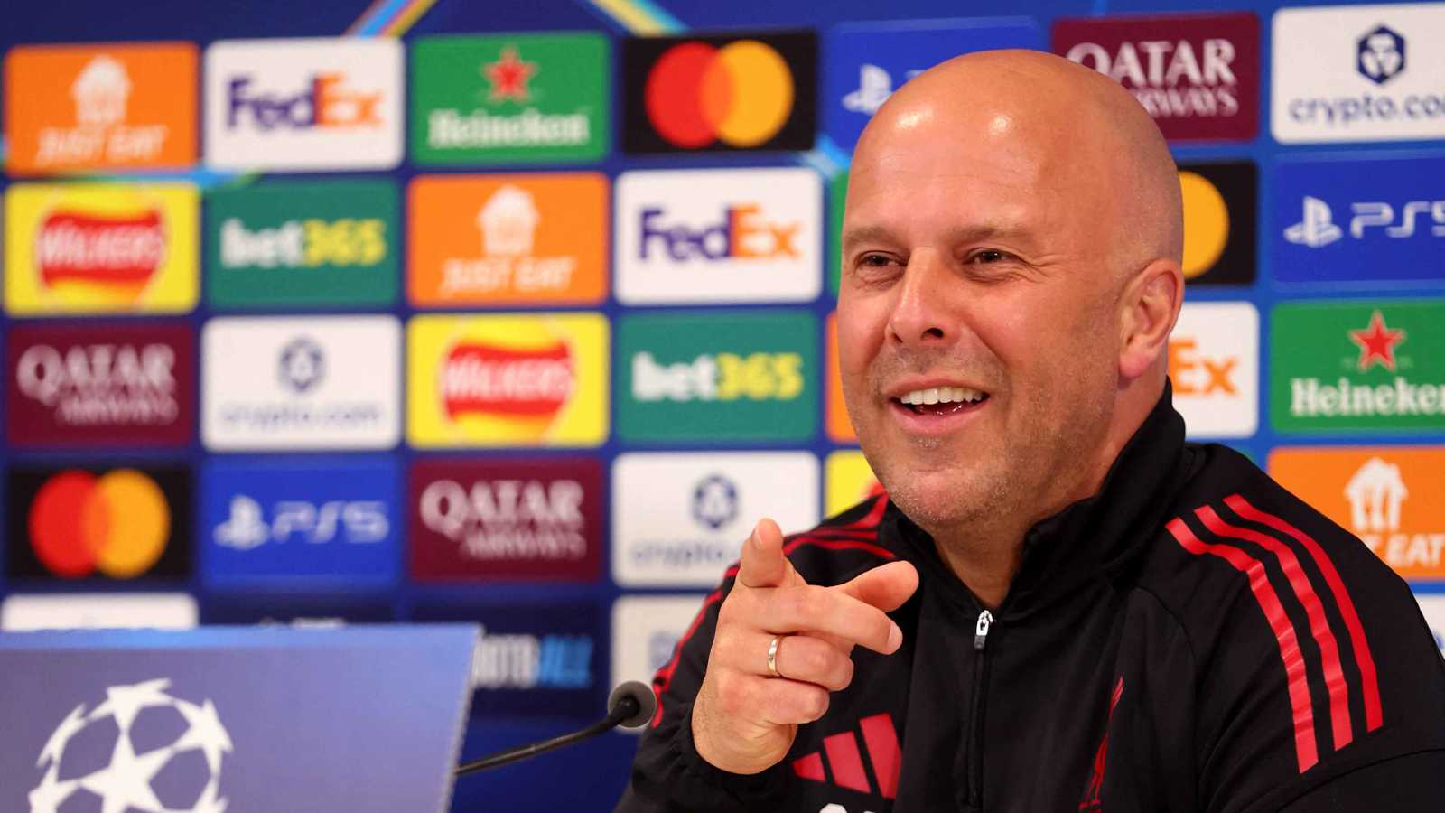 "المستقبل سيكون مشرقا".. أرني سلوت يتحدى أنباء رحيله عن ليفربول 