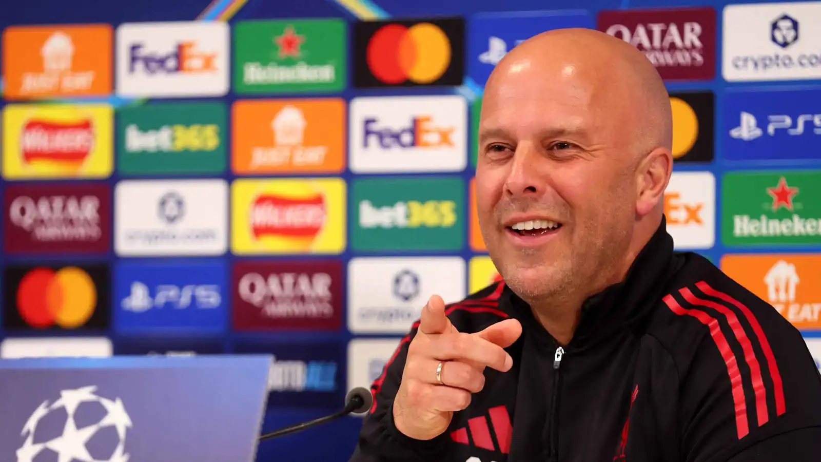 "المستقبل سيكون مشرقا".. أرني سلوت يتحدى أنباء رحيله عن ليفربول