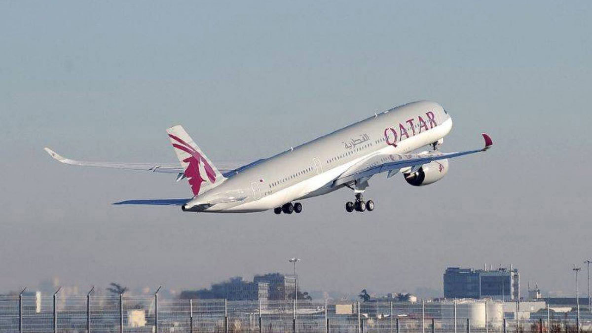 أزمة الخطوط القطرية تتفاقم.. تخفيض رواتب موظفين إلى النصف