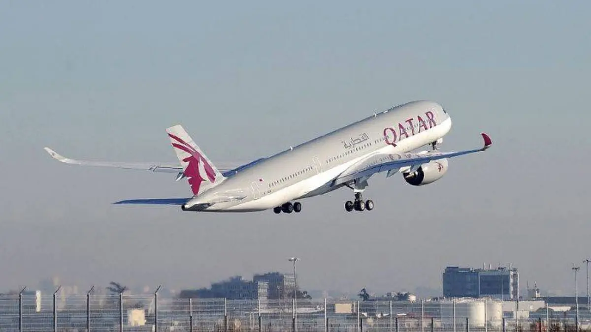 أزمة الخطوط القطرية تتفاقم.. تخفيض رواتب موظفين إلى النصف