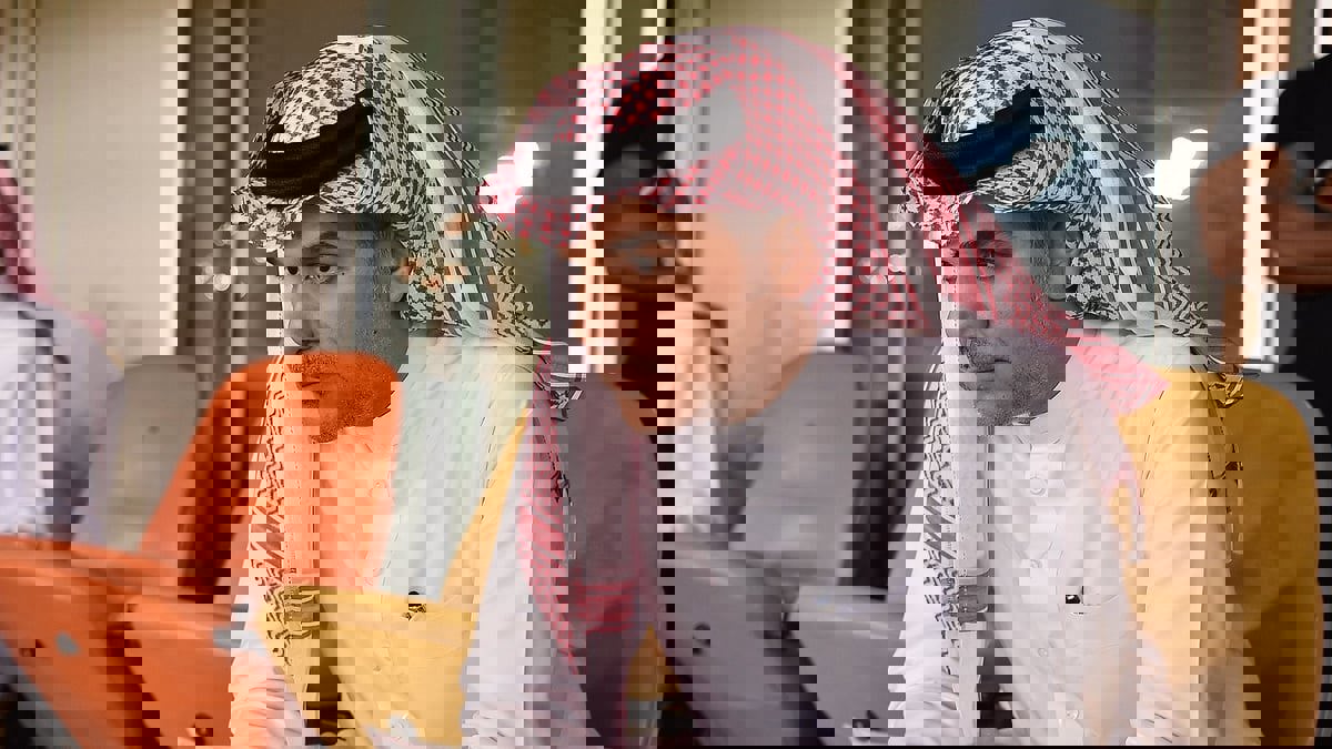 إزالة صورة ماجد النفيعي من قائمة رؤساء الأهلي السعودي (فيديو)