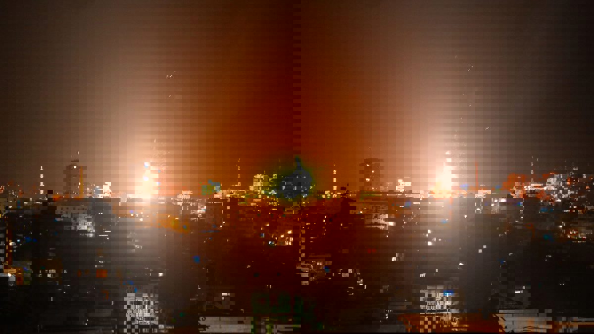 الطيران الإسرائيلي يقصف موقعًا عسكريًا في غزة