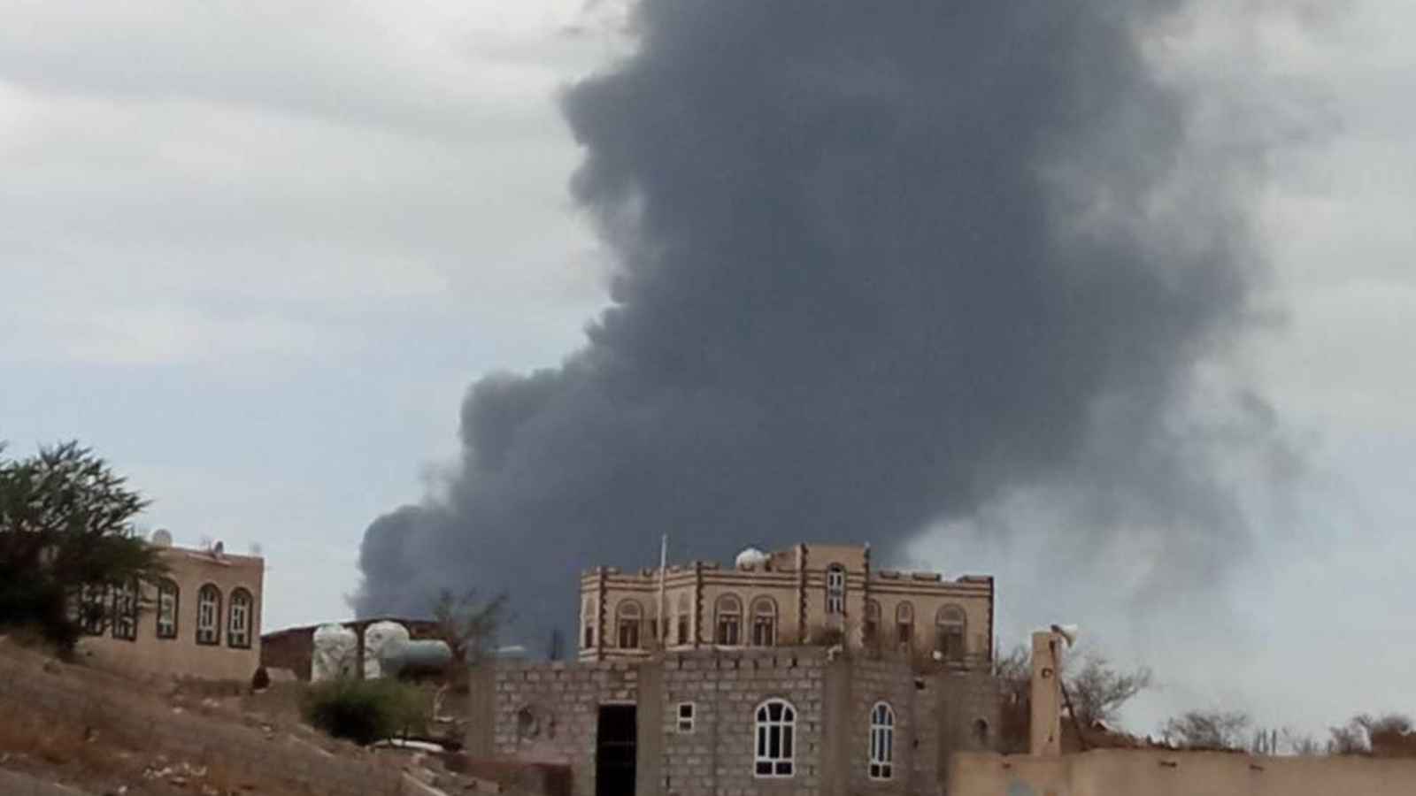 إسرائيل تدمر مصنعا في عمران اليمنية (فيديو وصور)