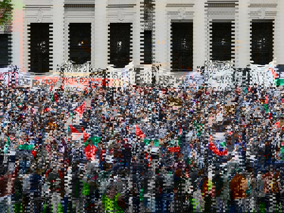 بعد رضوخ الجامعة.. طلبة "هارفارد" يفضون مخيمهم الداعم لغزة