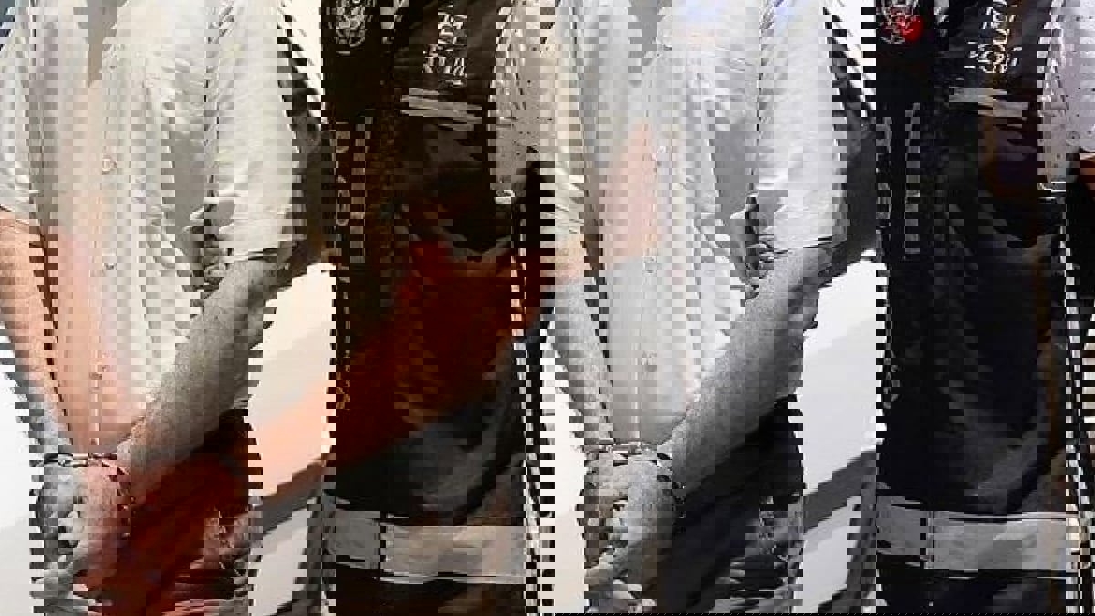 اعتقال إيراني في تركيا بسبب منشفة (صور)