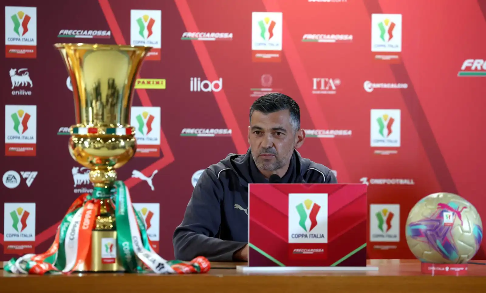 أبولا: كونسيساو مديرا فنيا لنادي الاتحاد السعودي