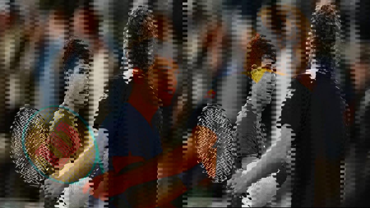 ألكاراز يهزم تيتيباس ويضرب موعدا مع سينر في قبل نهائي رولان غاروس