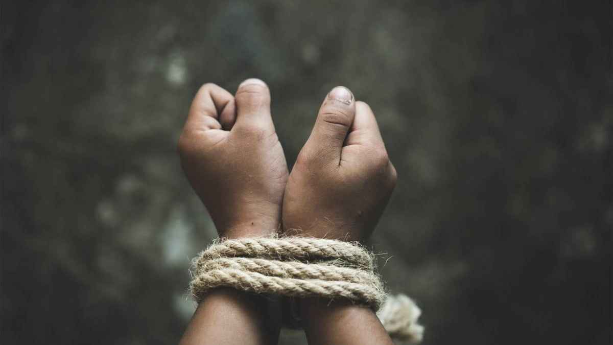 مثير للجدل.. عامل "دليفري" يتعرض لاعتداء وخطف في مصر (فيديو)