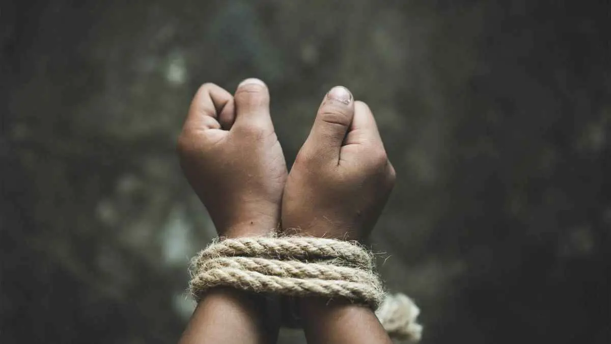 مثير للجدل.. عامل "دليفري" يتعرض لاعتداء وخطف في مصر (فيديو)