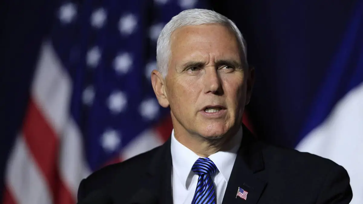 بنس يحذر من "تأثير إيران الخبيث" مع استعداد ظريف لزيارة فنزويلا