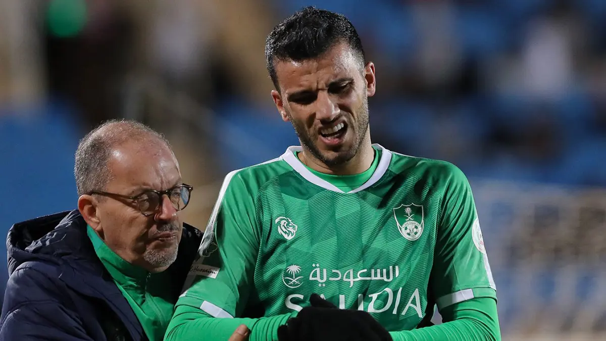 كشف مدة غياب عمر السومة عن النادي الأهلي السعودي