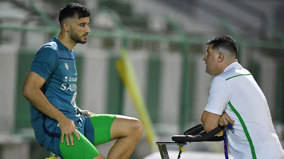 تقرير: إدارة النادي الأهلي السعودي تجتمع مع عمر السومة لثنيه عن الرحيل