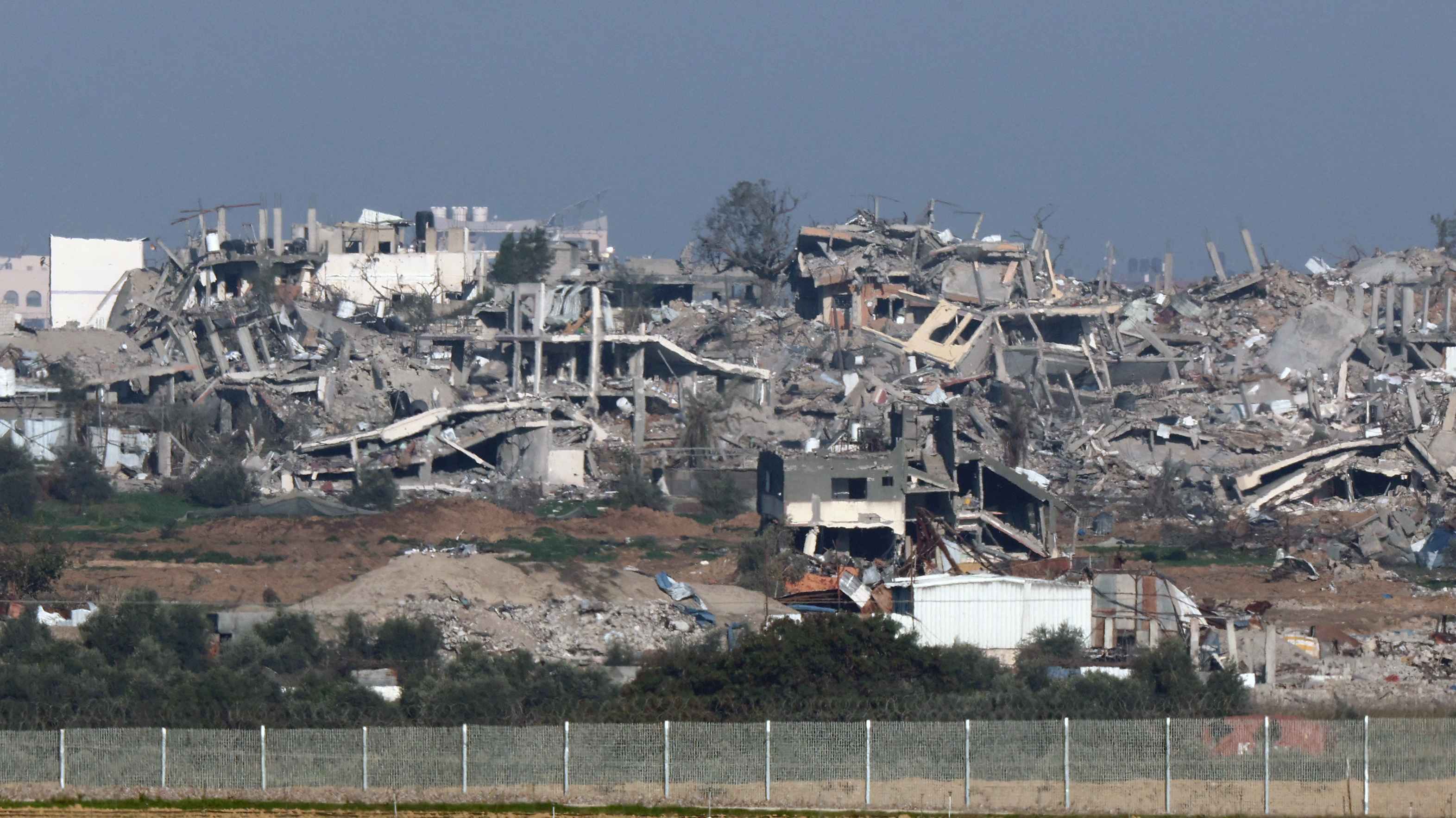 الأونروا: غزة أصبحت معزولة عن وصول المساعدات