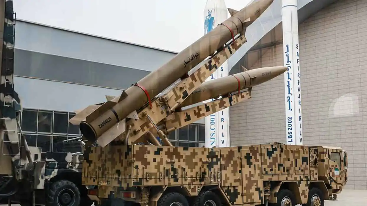 إعلام إيراني: الحرس الثوري يطور رؤوسا بيولوجية وكيميائية للصواريخ البالستية