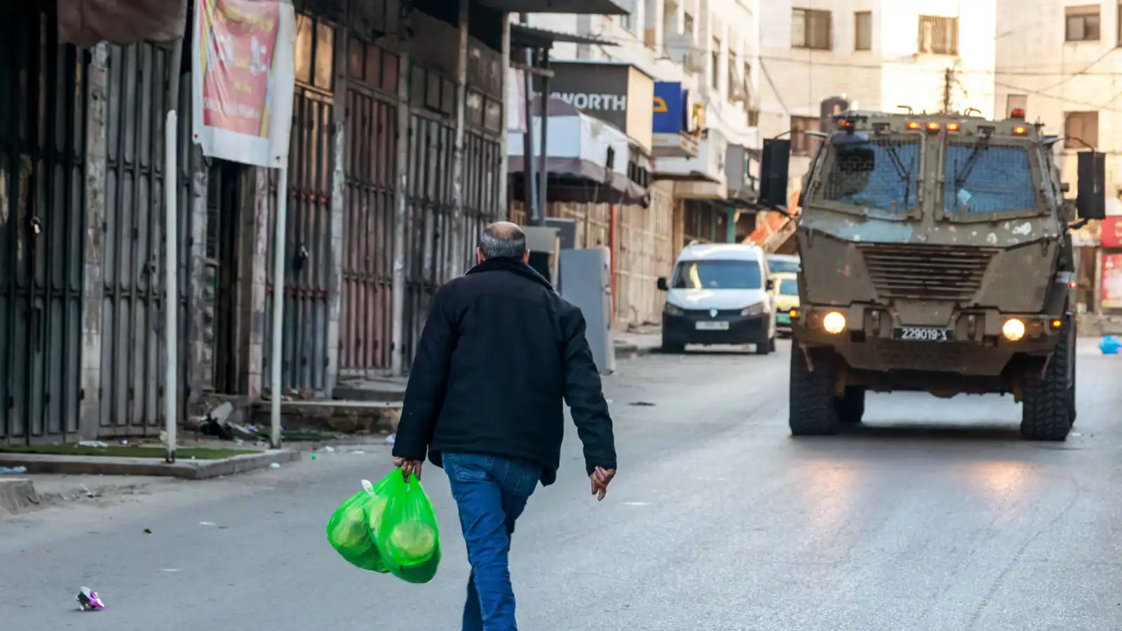 حملة اعتقالات واسعة وتحقيقات ميدانية في الضفة الغربية (فيديو وصور)