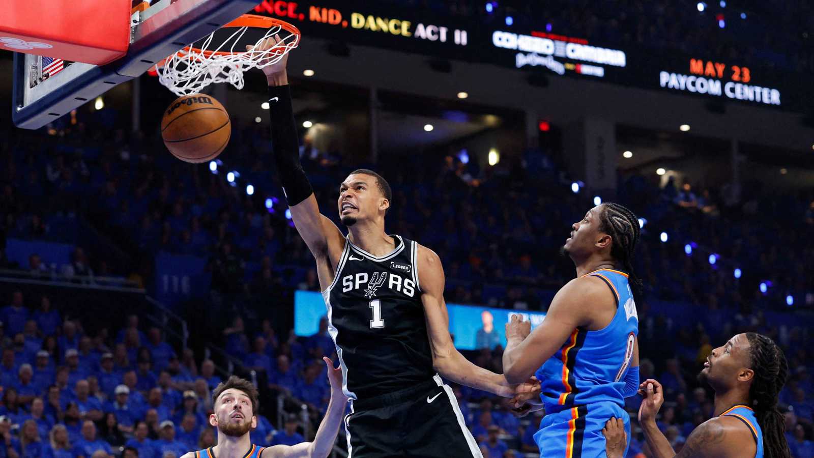 NBA.. ويمبانياما يسجل 41 نقطة ليقود أنطونيو سبيرز للفوز على أوكلاهوما سيتي 