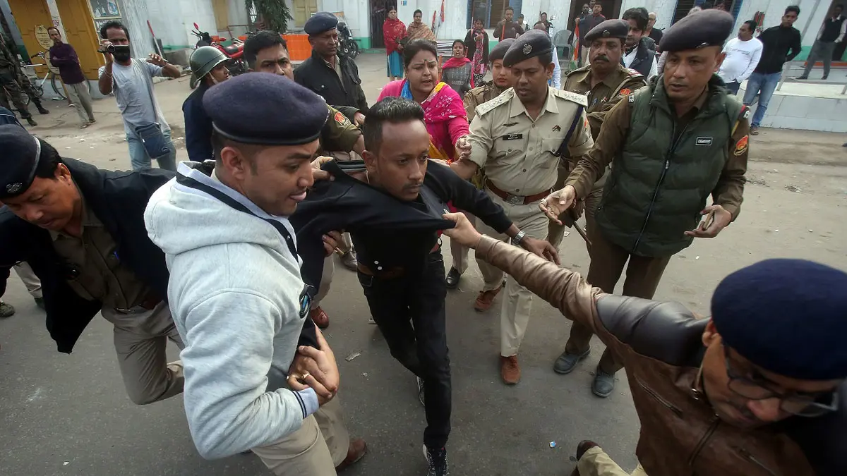 الهند.. إصابة 100 إثر اشتباكات بين الشرطة ومحتجين في نيودلهي