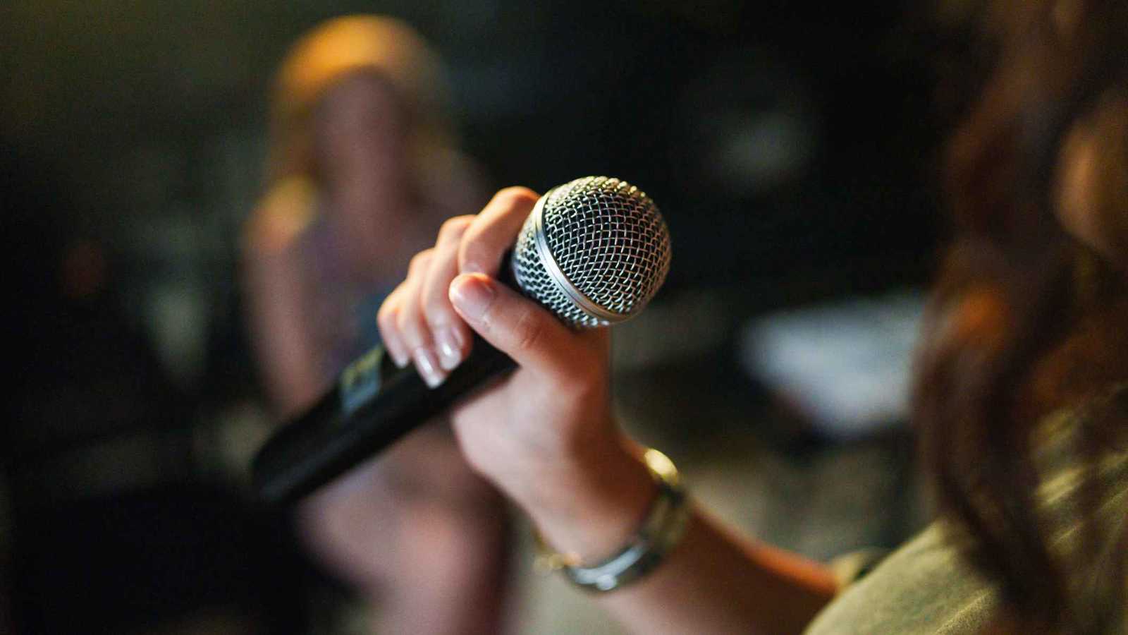 عملية شفط دهون فاشلة تنهي مسيرة مغنية تركية (فيديو)