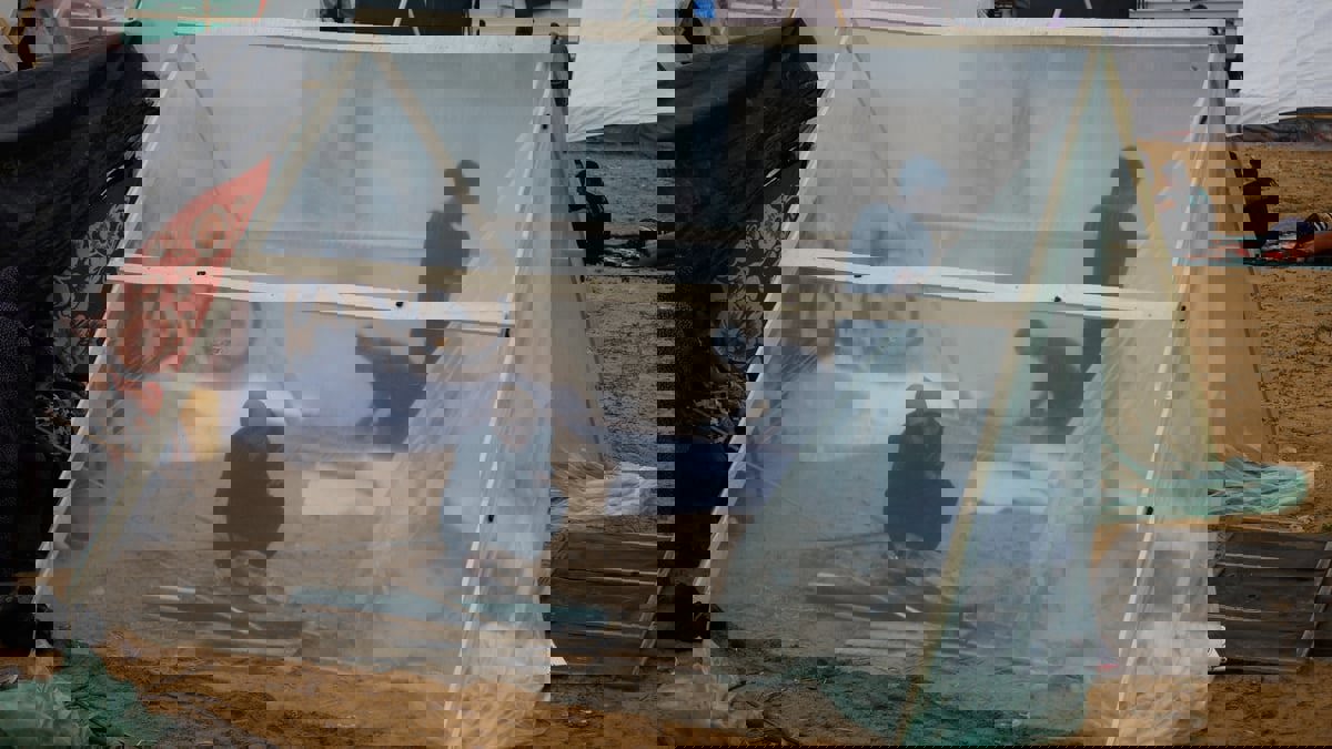 النوم على فراش.. أمنية صعبة المنال في غزة