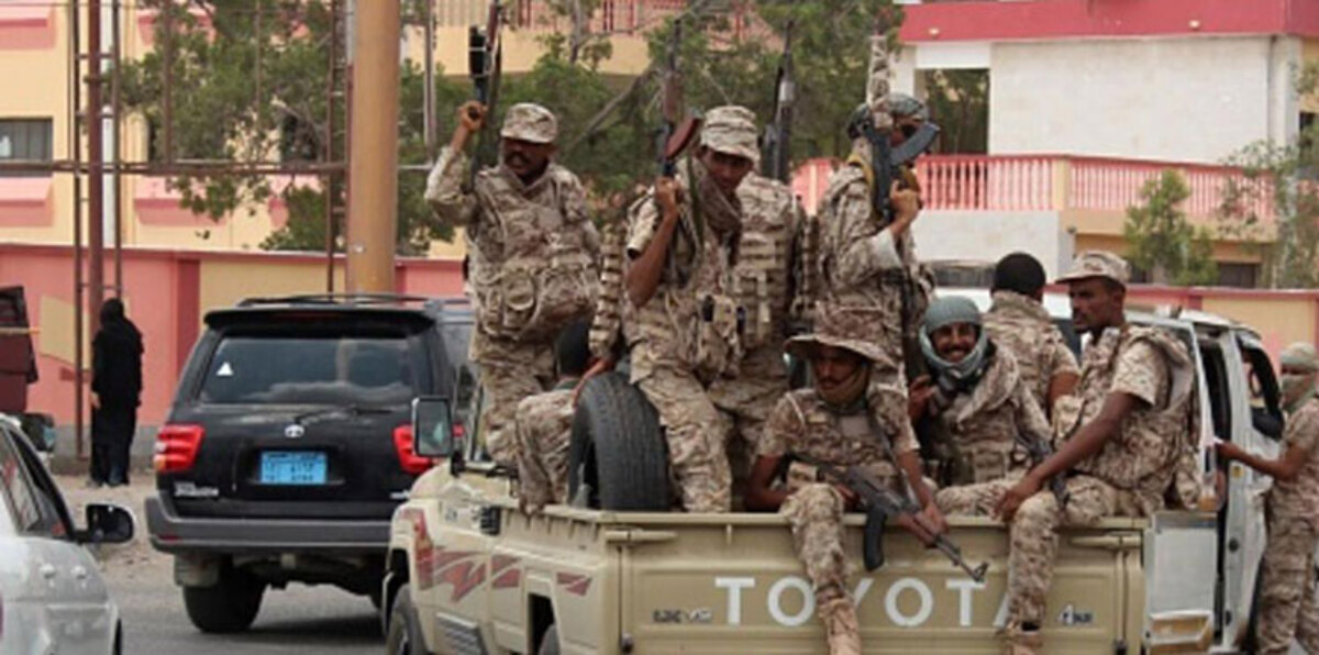 مسلحو القاعدة يعدمون 20 جنديًا يمنيًا في أبين