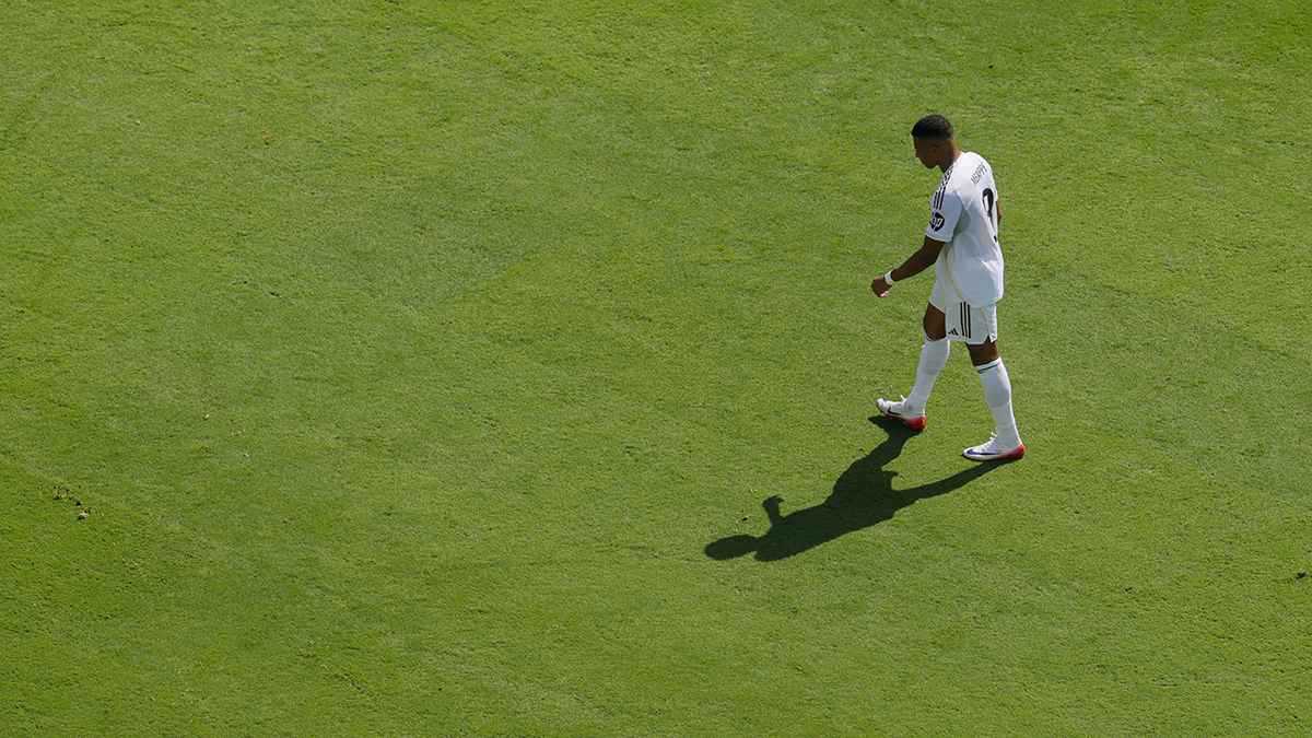 مبابي يعلن رقمه الجديد في ريال مدريد (صورة)