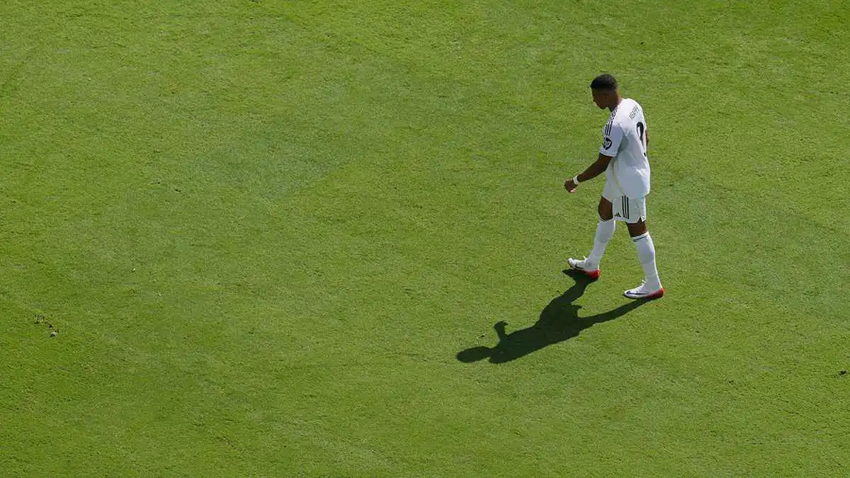 مبابي يعلن رقمه الجديد في ريال مدريد (صورة)