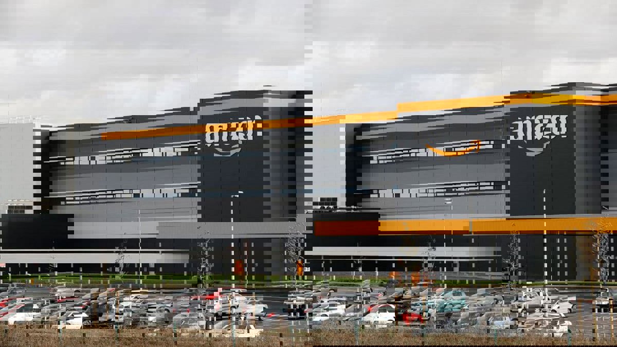 "أمازون" تفرض قيودا على بيع منتجات "مجتمع الميم" في الإمارات