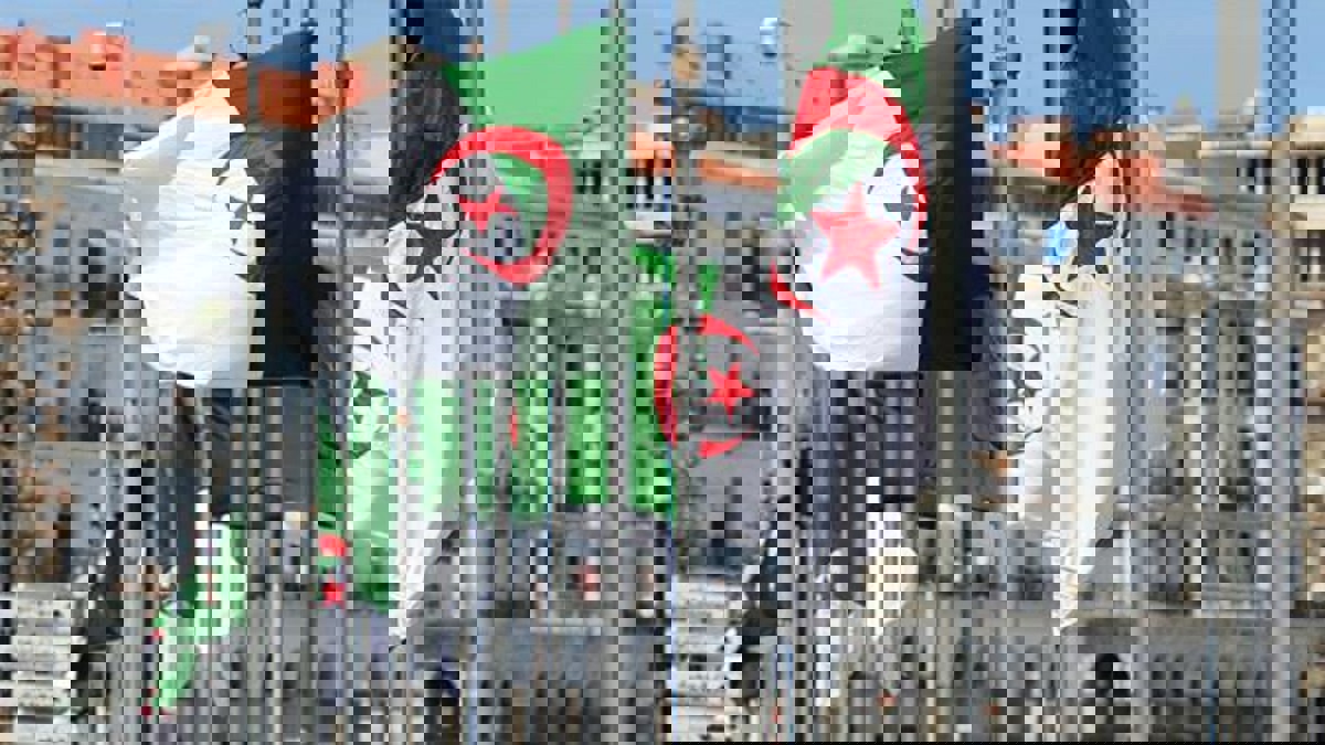 النيابة العامة بالجزائر  تحظر السفر على 12 من رجال الأعمال