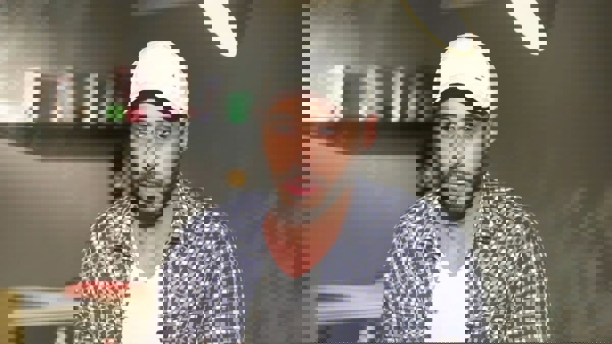 أول تعليق لأحمد السعدني بعد وفاة والده.. لماذا اعتذر؟
