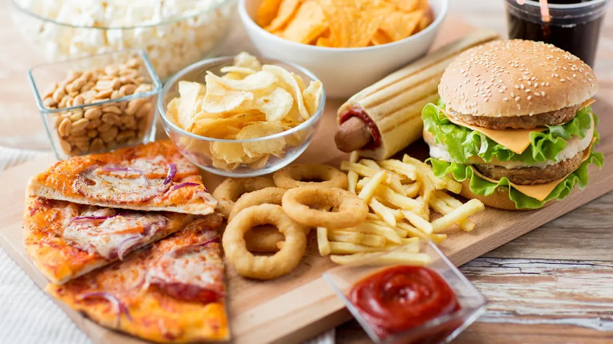 أسوأ 10 أطعمة تهدد الحياة وتسبب الكثير من الأمراض