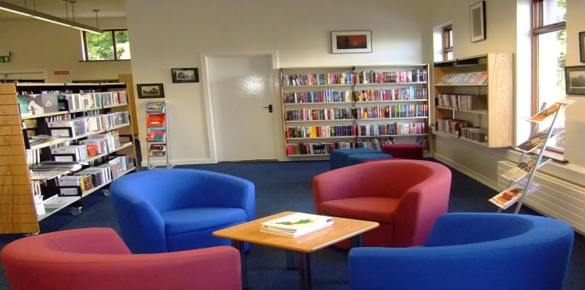 دراسة: الأطفال الذين يعيشون وسط الكتب يكسبون أكثر في شبابهم