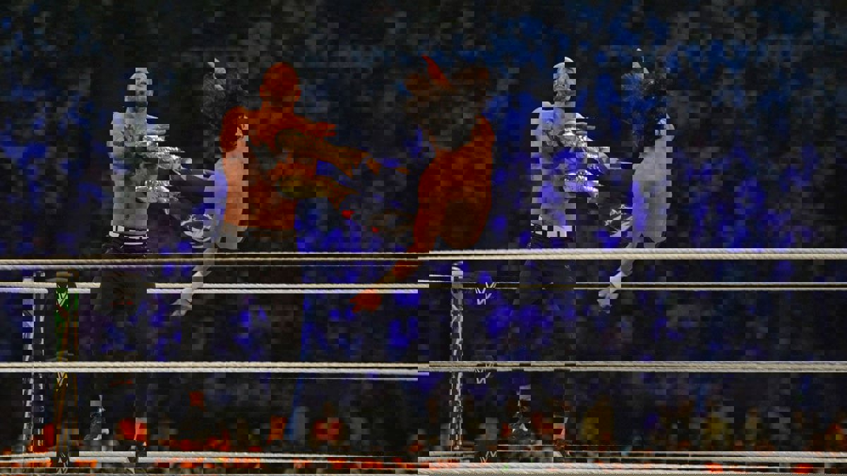 فيروس كورونا يطيح بنحو 20 مصارعا في WWE