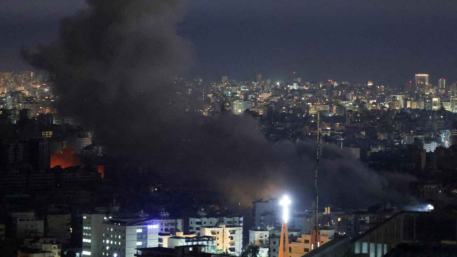 مقتل 3 صحفيين في غارة إسرائيلية على فندق جنوب لبنان (فيديو)