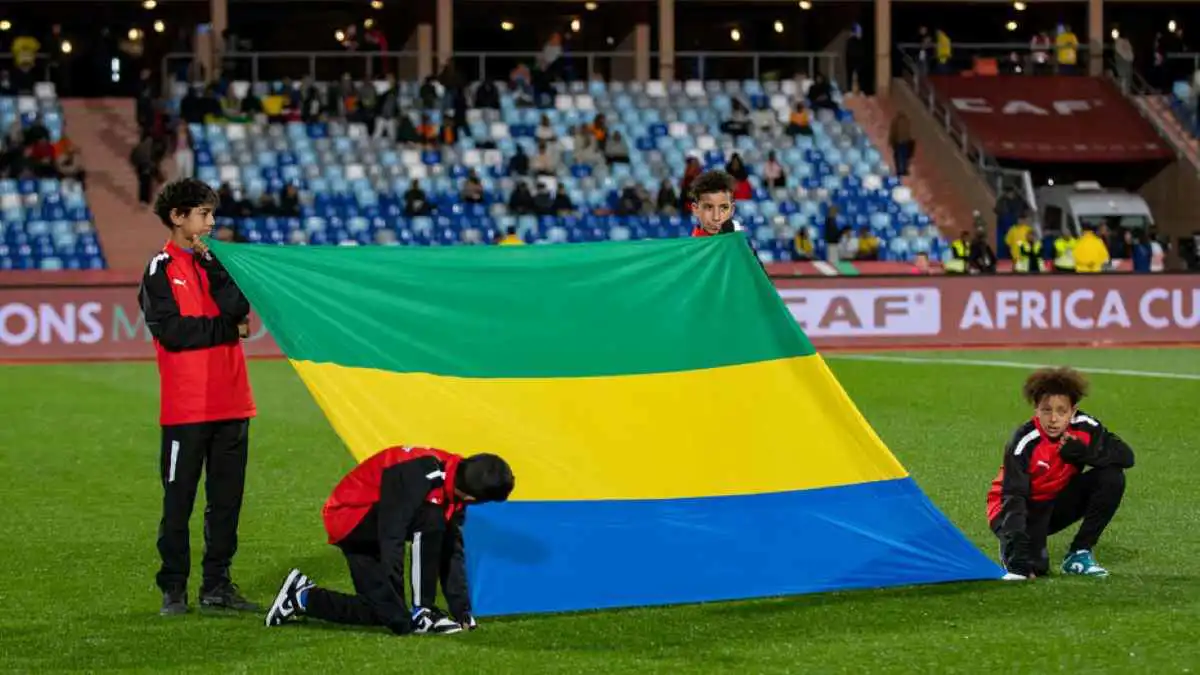 ما عقوبات الفيفا المحتملة ضدّ الغابون بعد تجميد المنتخب وطرد أوباميانغ؟