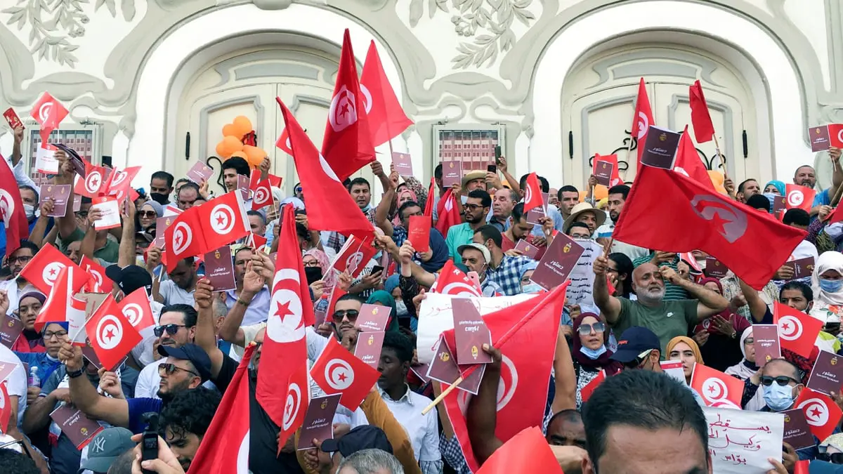 بعد استقالة وتوقيف قياداتها.. المعارضة التونسية تواجه مصيرًا غامضًا