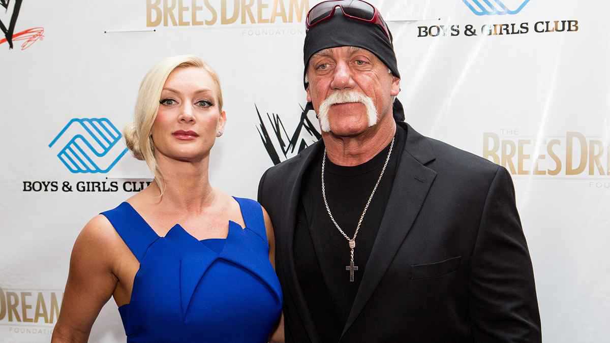 تراجعت بسبب طلاق مكلف.. كم تبلغ ثروة هوغان؟