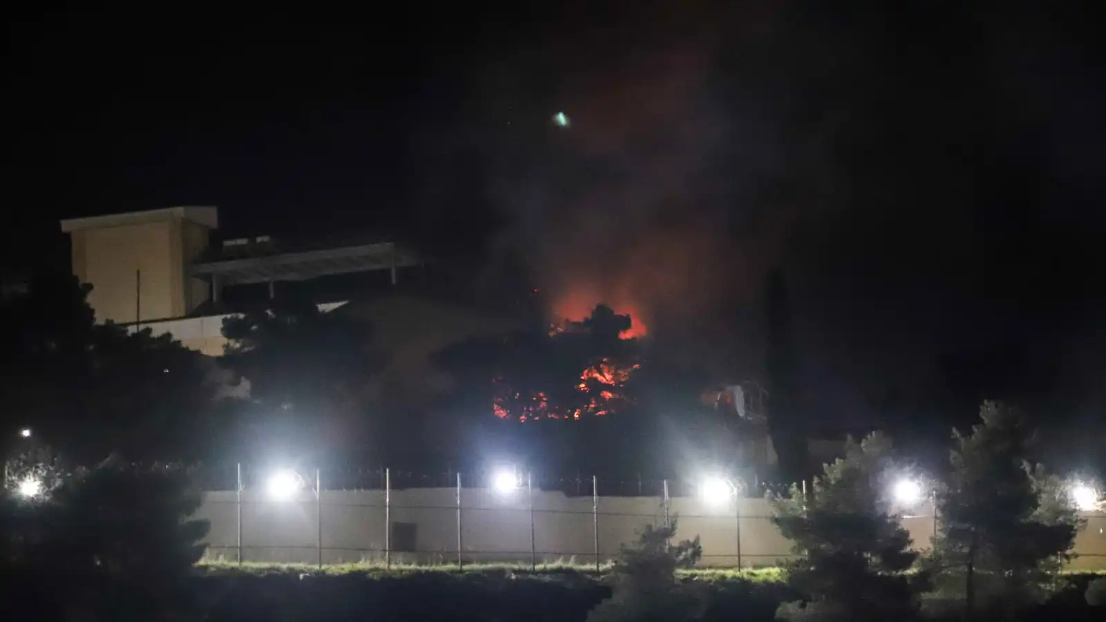 بالقذائف والمسيرات.. هجمات متزامنة تستهدف قاعدة "كي وان" بكركوك ومطار بغداد