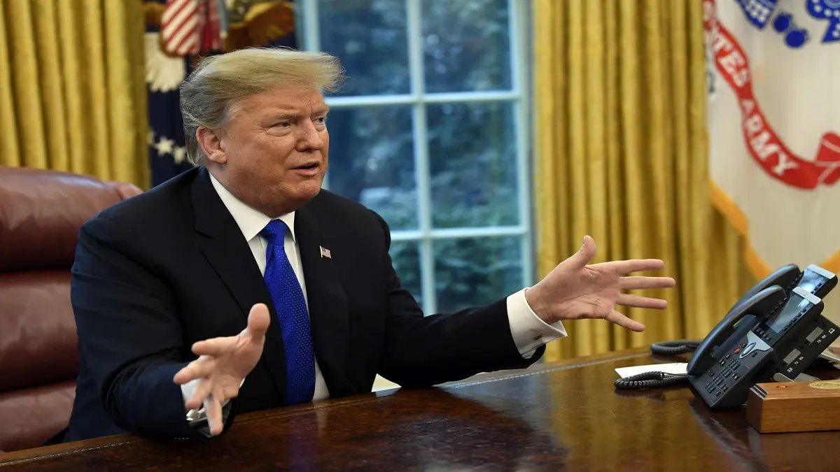 ترامب يتهم معارضيه بمحاولة إخراجه من البيت الأبيض بـ"كلام هراء"