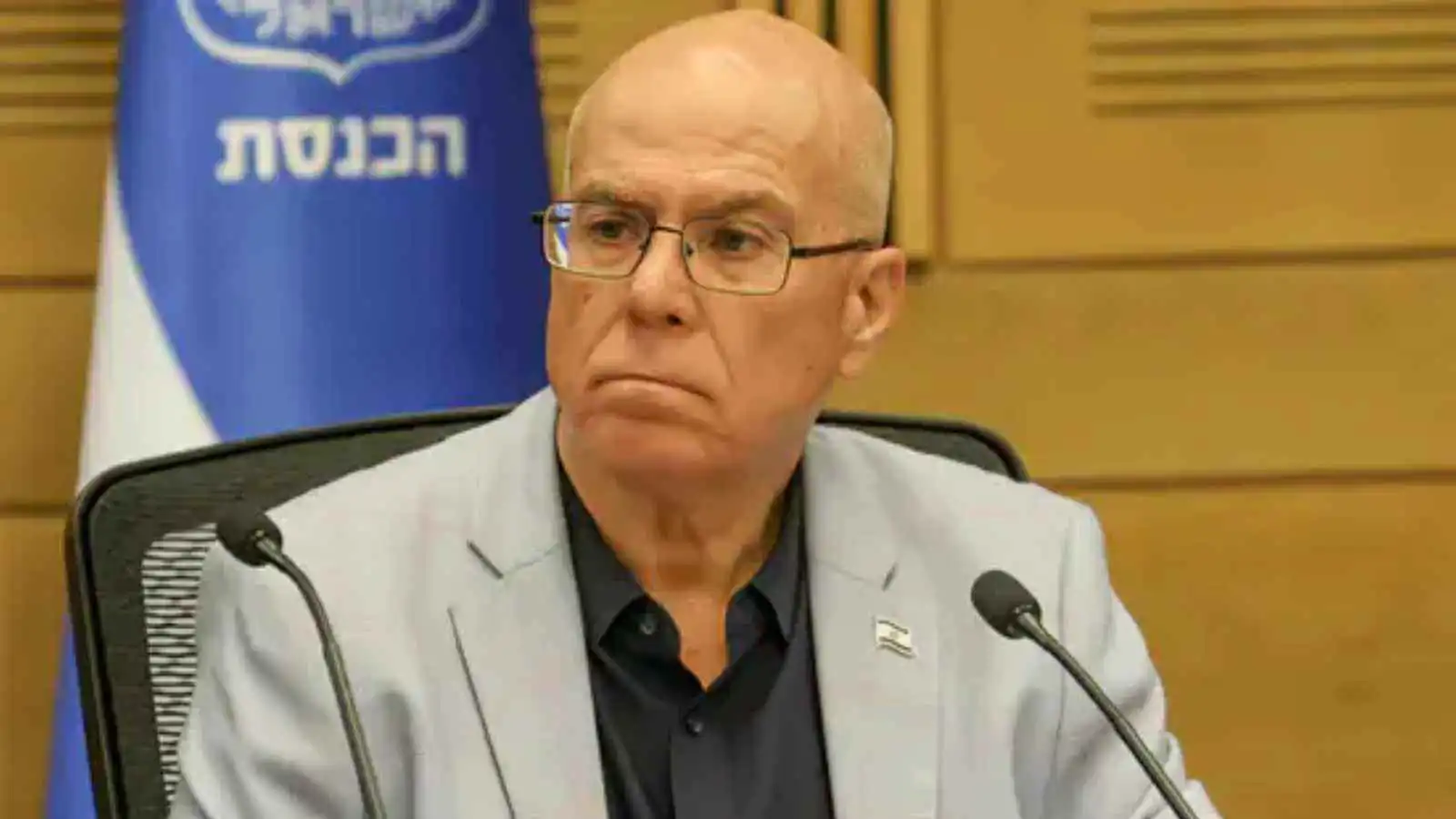 مسؤول إسرائيلي يطالب ترامب بتنفيذ تهديداته في مضيق هرمز