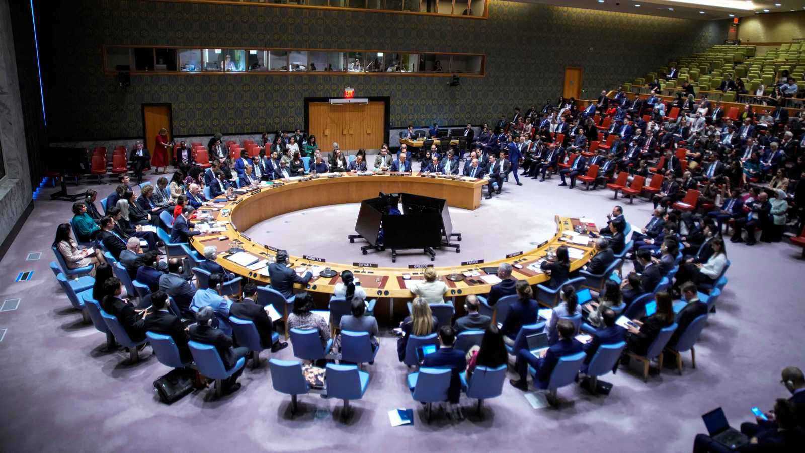 روسيا: رفض تمديد تعليق العقوبات على إيران سيقود لتصعيد خطير