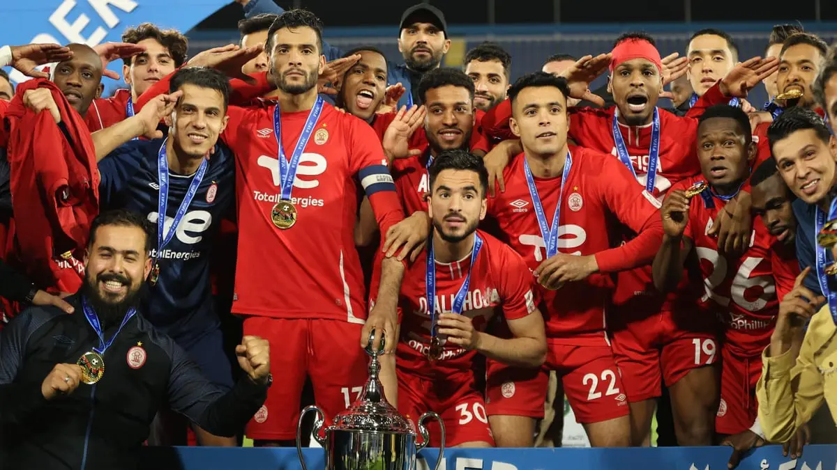 تحطيم منصة التتويج بعد مباراة السوبر الليبي (فيديو)