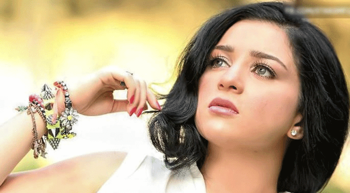 مي عز الدين تصاب بالاكتئاب