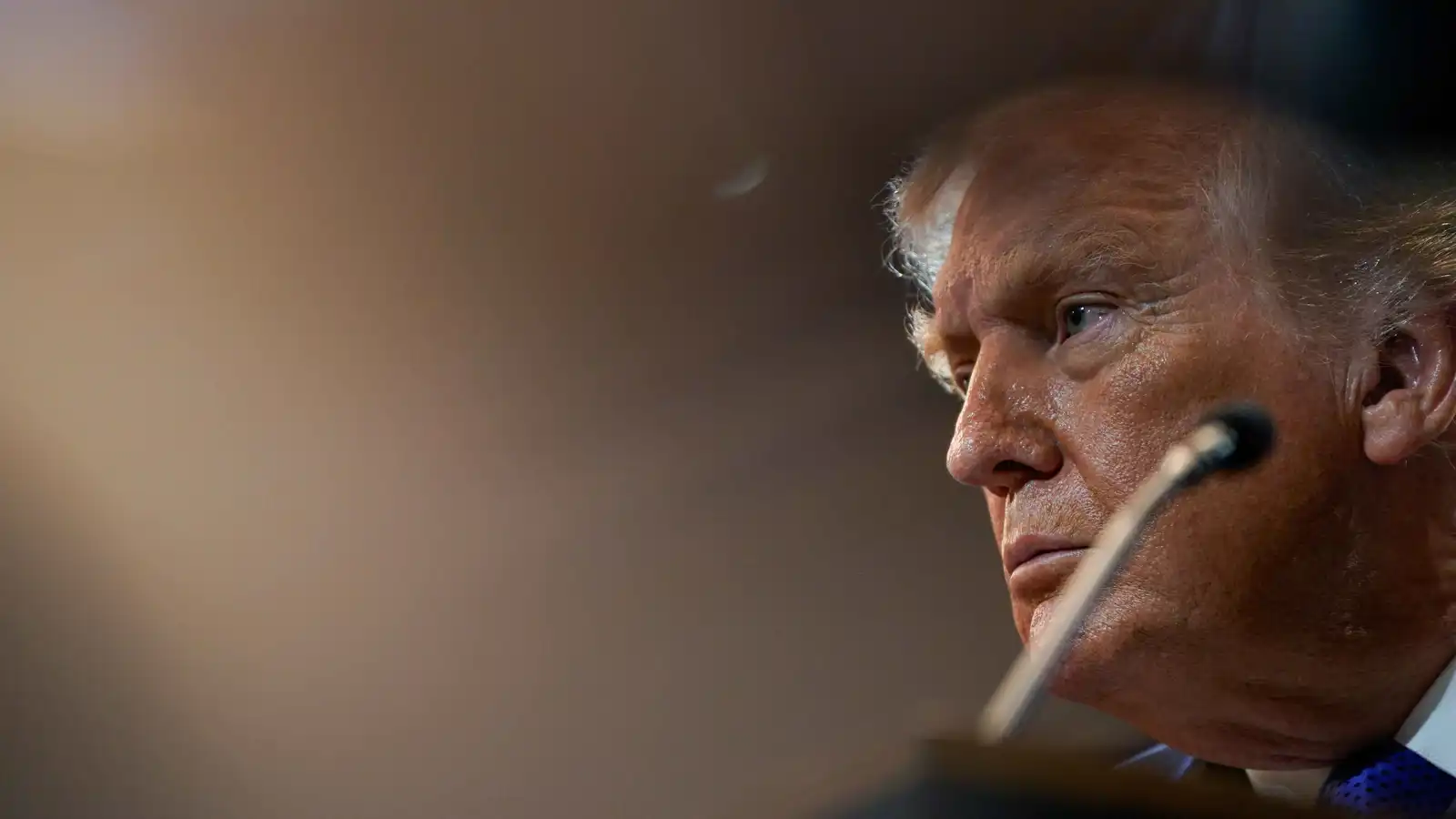 "معاريف": 8 سمات تحكم قرار ترامب تجاه إيران