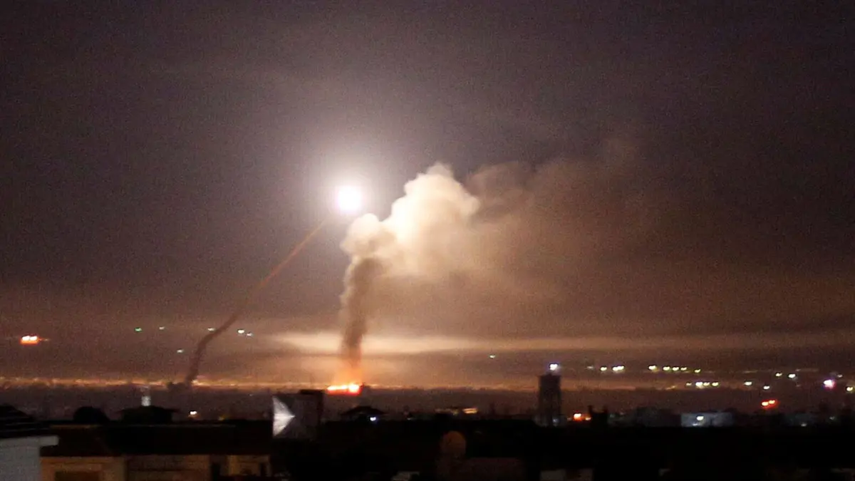 المرصد السوري: مقتل 9 عناصر موالين للنظام في غارات إسرائيلية على ريف حماة