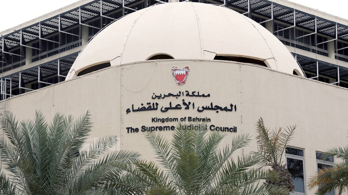 البحرين.. سجن امرأتين بتهمة الإتجار بفتاة