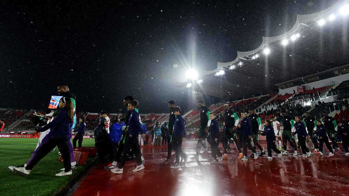 أزمة عاصفة تضرب معسكر نيجيريا قبل مواجهة الجزائر بأمم إفريقيا