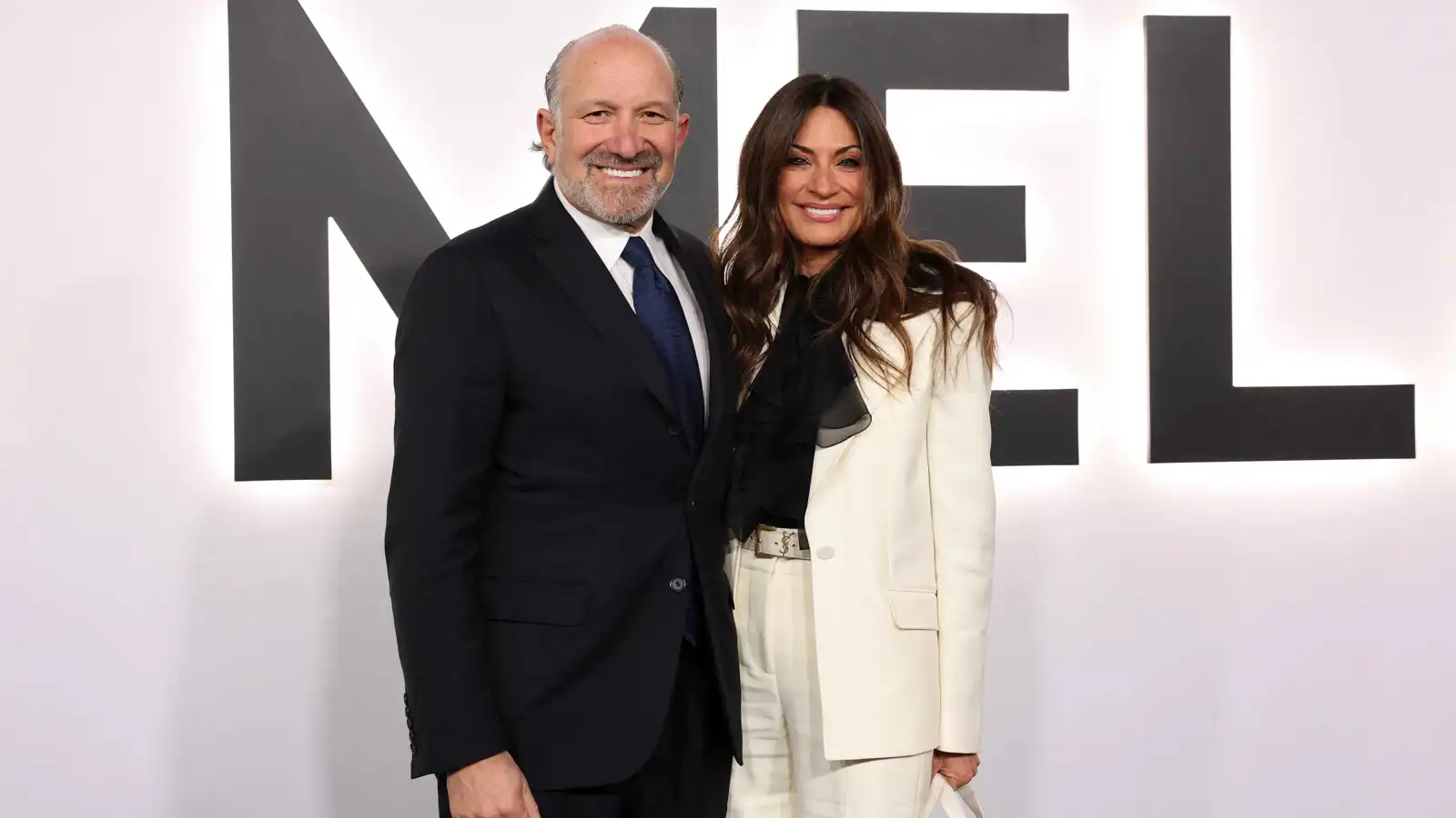 رغم نفي سابق.. وثائق تكشف لقاءات وزير التجارة الأمريكي بإبستين