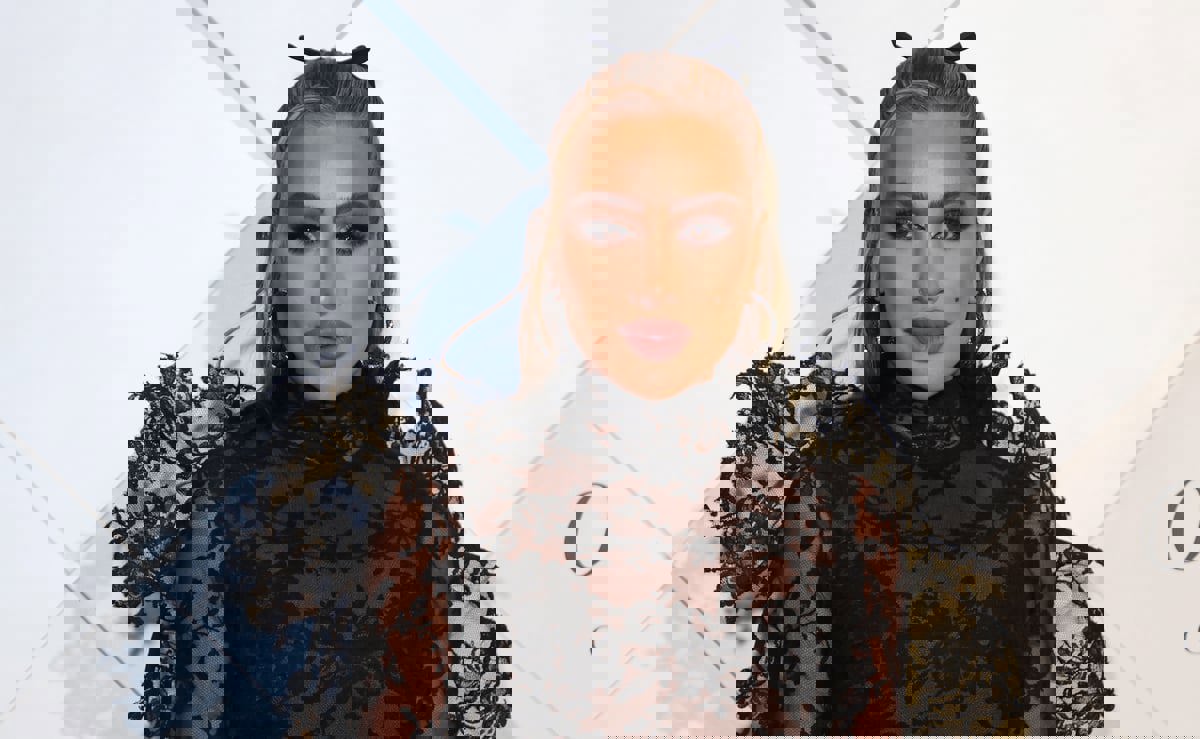 مايا دياب تكشف عن معاناتها في مرحلة الطفولة