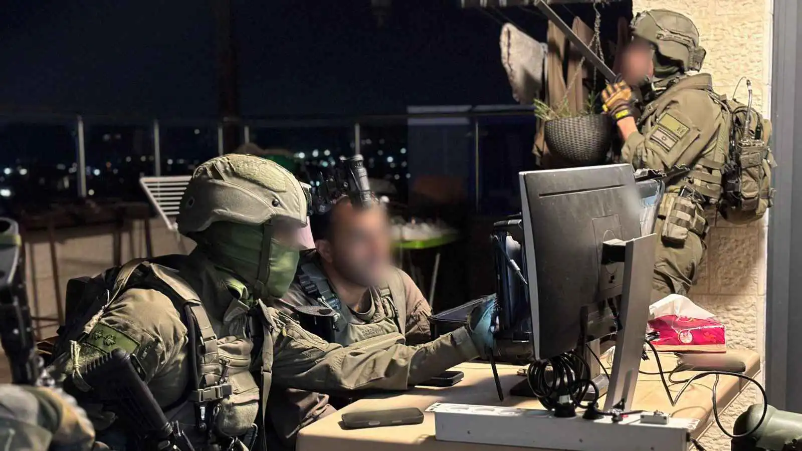 حملة أمنية إسرائيلية واسعة في الضفة.. 100 معتقل ومصادرة ملايين الشواكل