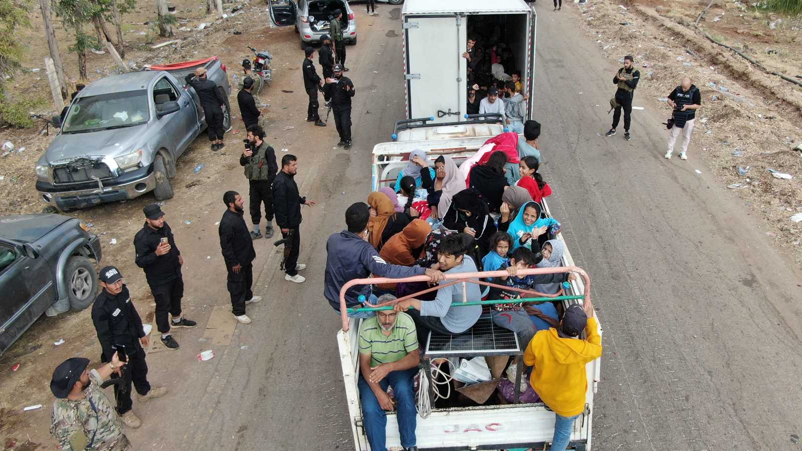 سوريا.. إجلاء عشرات العائلات ورعايا أجانب من السويداء